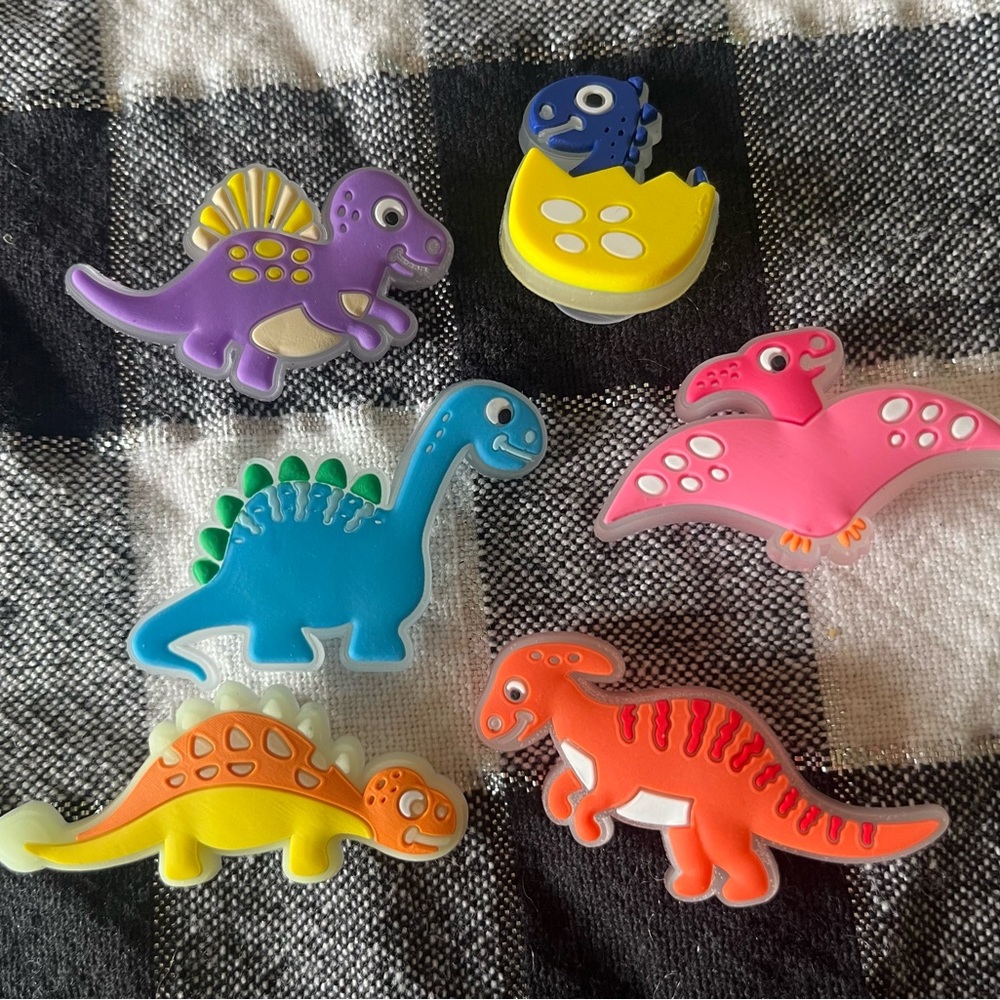 6 shoe Charms glow in the dark dinosaurs NWOT